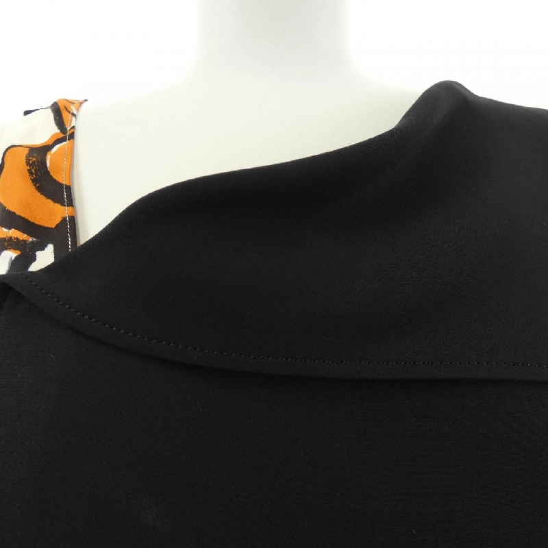 クリスチャンディオール CHRISTIAN DIOR 5C21510D1726 Top - Hàng hiệu Chính hãng 824024