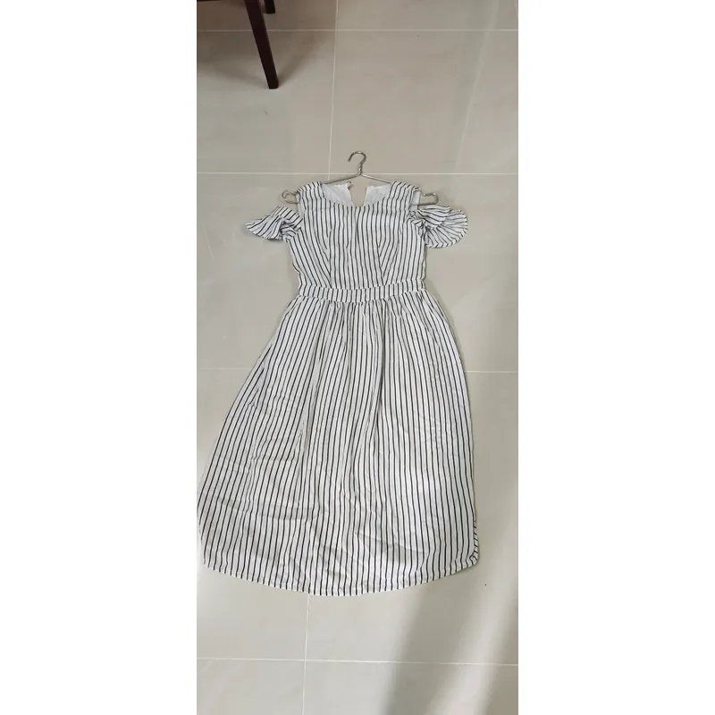 Đầm hở vai sọc đen trắng 722461