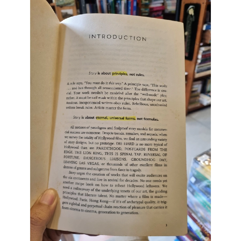 STORY : Substance, Structure, Style, and The Principles of Screenwriting - Robert McKee 320680