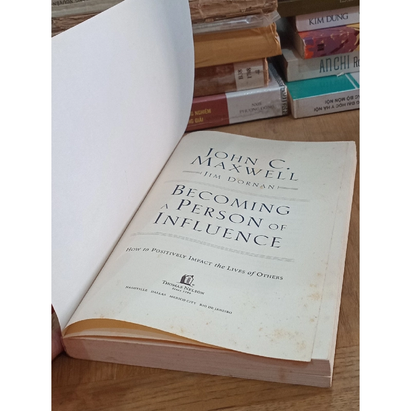 Becoming a person of influence - John C.Maxwell, Jim Dornan 750202
