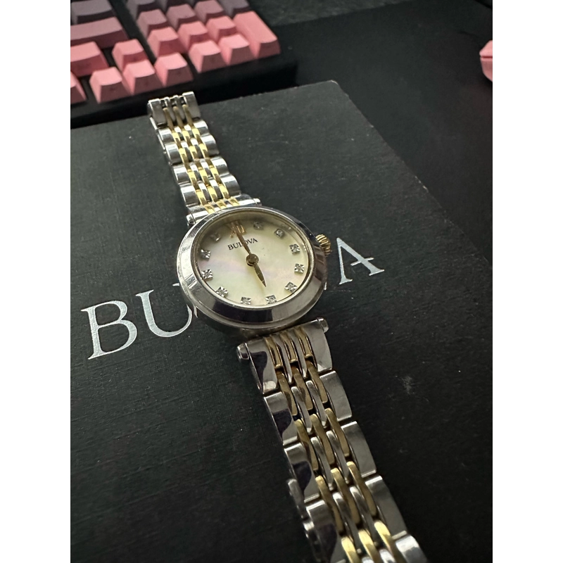 Đồng hồ bulova full box+ tem. Mình mua về nhưng chưa đeo do chưa cắt dây. 357329