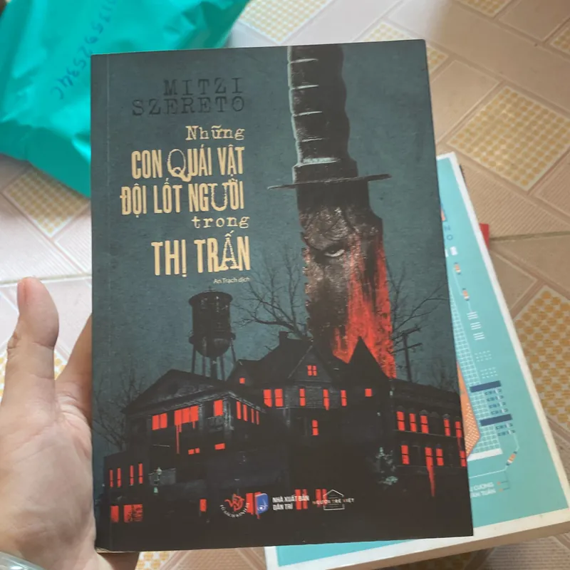 Những con quái vật đội lốt người trong thị trấn  735957