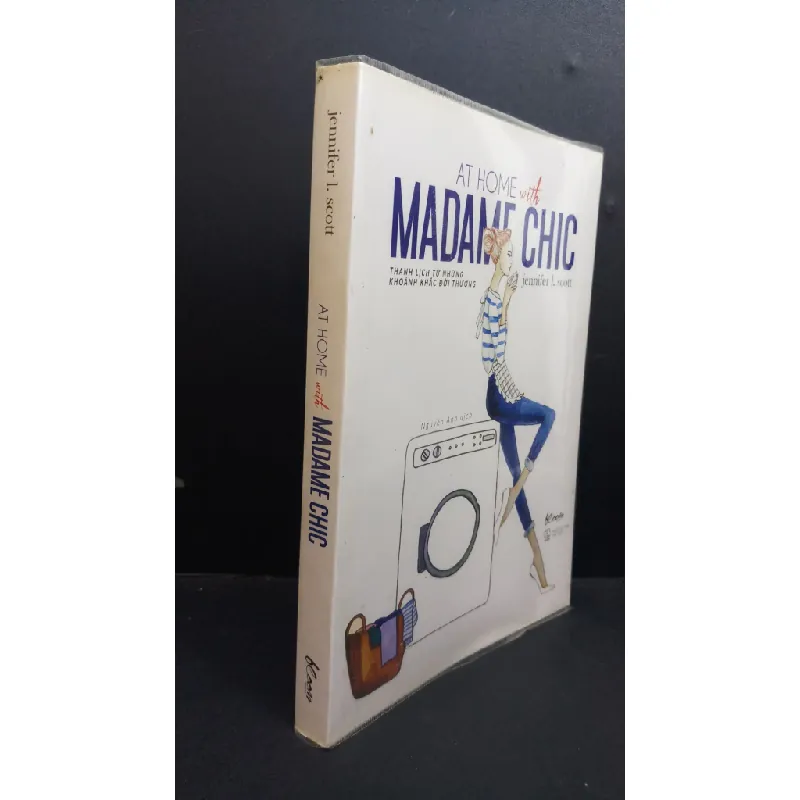 [Sách Cũ SCGR] At home with madame chic thanh lịch từ những khoảng khắc đời thường mới 90% ố nhẹ 2018 HCM0412 Jennifer L. Scott KỸ NĂNG 685835