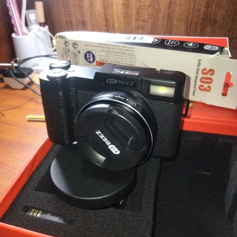 máy ảnh KP4 mới mua chưa dùng muốn pass lại vì k sử dụng nhiều đến máy ảnh có đồ tặng kèm 674132