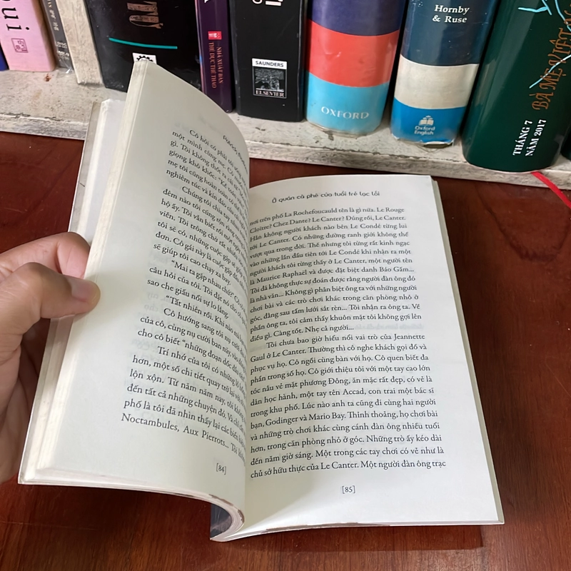 II Văn Học Nước Ngoài: Ở Quán Cafe Của Tuổi Trẻ Lạc Lối - Patrick Modiano - 2015 542692