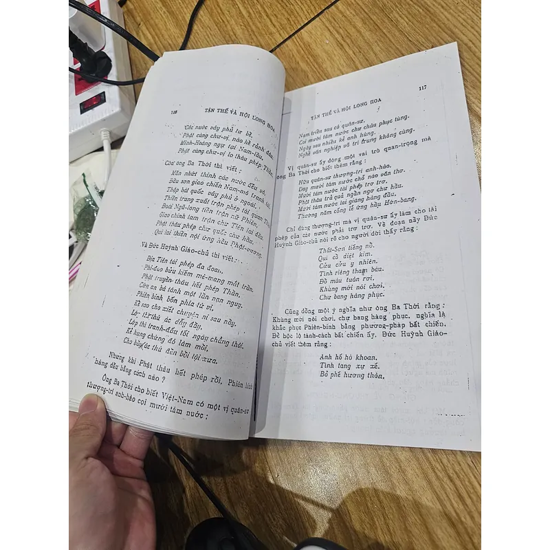 Tận thế và hội Long - Hoa (sách photo, mất bìa, đủ nội dung)
 722439