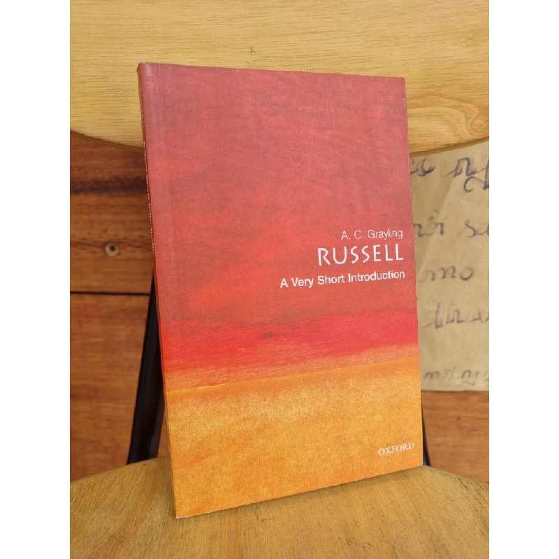 RUSSEL : A VERY SHORT INTRODUCTION - A. C. GRAYLING 120417