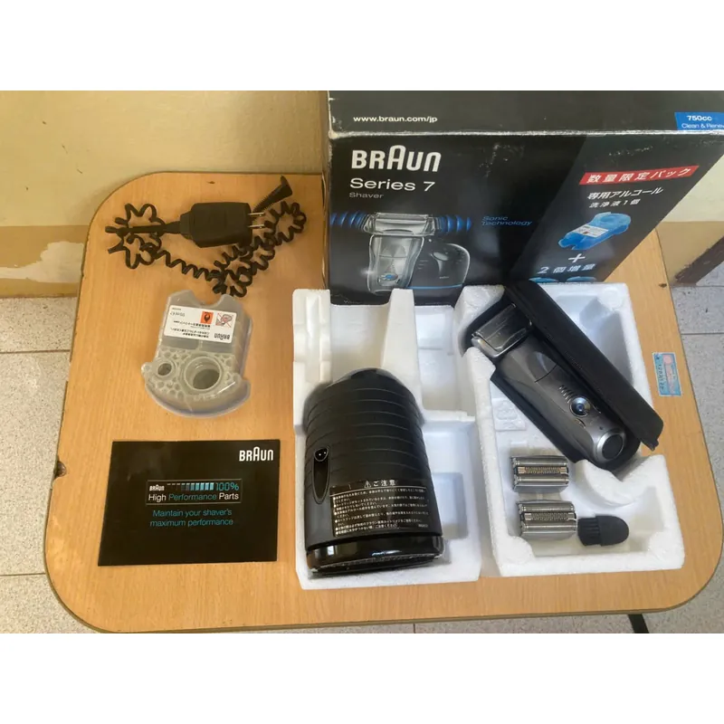 Máy cạo râu Braun Series 7 hàng like new nguyên hộp 3 lưỡi cạo 518125
