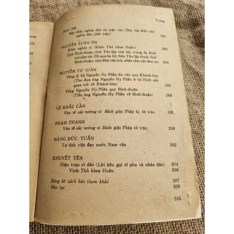 Thơ văn yêu nước Nam bộ - hơn 300 trang  760181