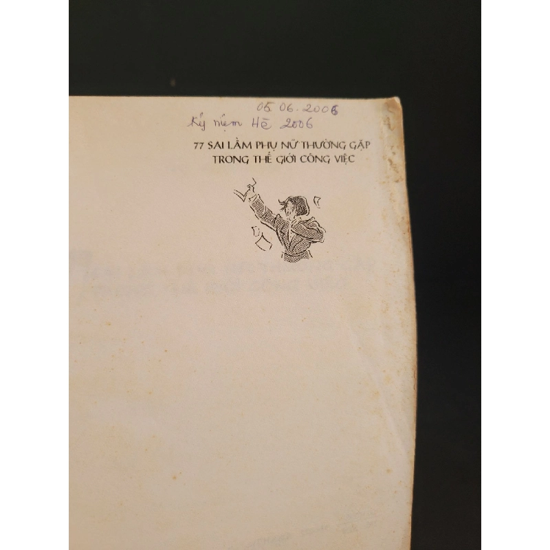77 sai lầm phụ nữ thường gặp trong thế giới công việc mới 70% bẩn bìa, tróc bìa, ố nhẹ, bị mọt nhẹ, có chữ viết 2006 Phan Hoàng Lê Thủy HCM3004 KỸ NĂNG 919571