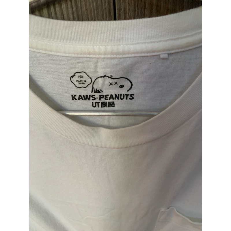 Áo uniqlo * kaws màu trắng 551908