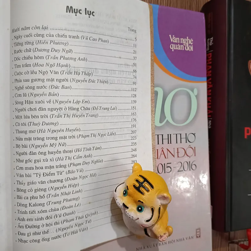 [2 cuốn] Thơ từ cuộc thi thơ Văn nghệ Quân đội + Truyện ngắn được giải báo Văn nghệ 606614