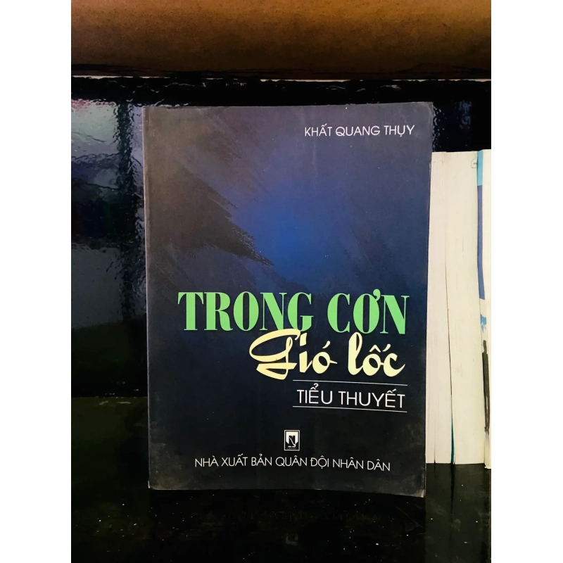 (Sách cũ SCGR) Trong cơn gió lốc - Khất Quang Thụy - Văn học VAVOA1T2-44 Blogmeo090426 1014198