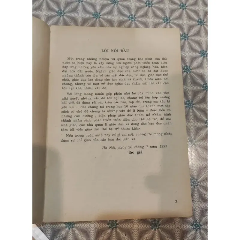 Giáo dục thẩm mỹ món nợ lớn đối với thế hệ trẻ (sách tham khảo) 647971