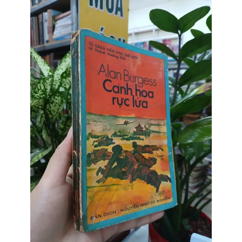 CÁNH HOA RỰC LỬA - ALAN BURGESS (Bản dịch của Nguyễn Nhược Nghiễm) 936589