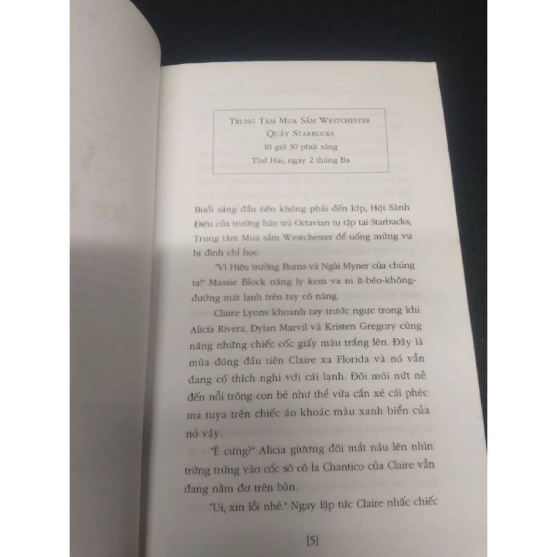 Vai diễn kẻ thua cuộc - Lisi Harrison 2011 mới 80% ố vàng HCM2504 văn học 914144
