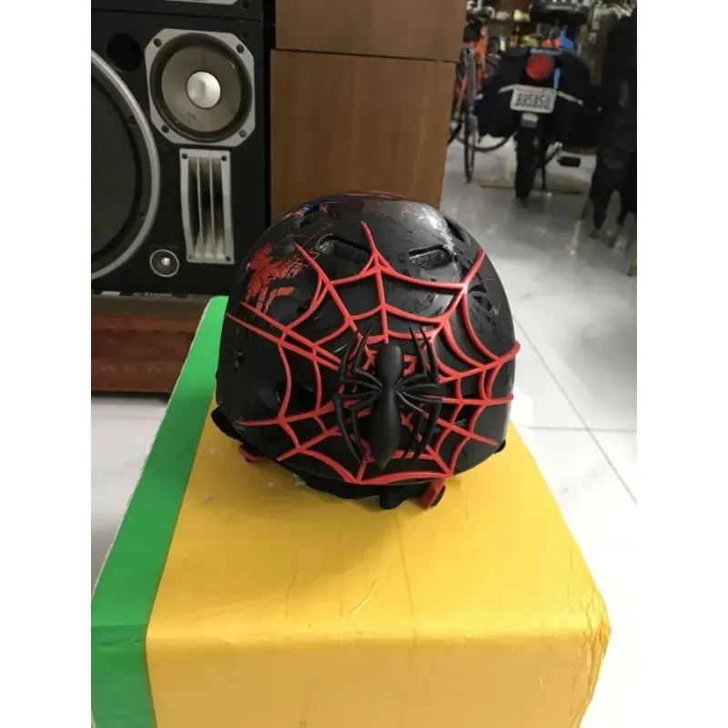 nón bảo hiểm có hình con nhiện 933490