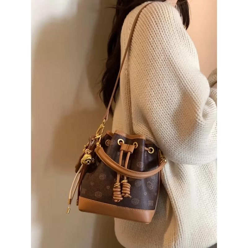 túi xách bucket kèm charm xinh 544347