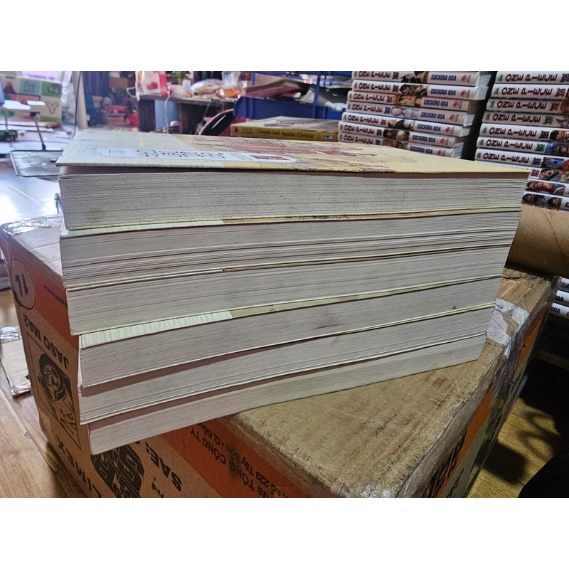Trọn bộ tam quốc diễn nghĩa 6 tập (tập 1 bị mất bìa ngoài) như hình 
220k 452538