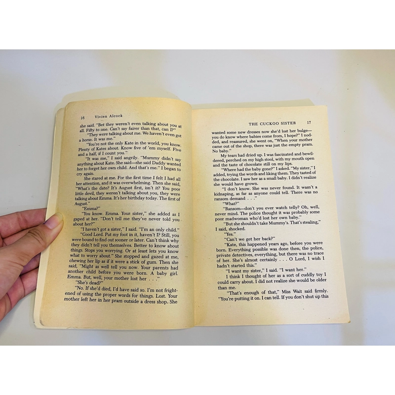 [Sách tiếng Anh 2hand] Like new 90% - The Cuckoo Sister – Vivien Alcock  531296
