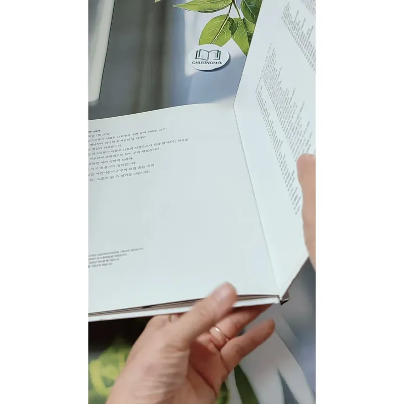 [Tặng nẹp góc] Truyện thiếu nhi Hàn Quốc: Danh nhân 61 -  지인지기 인물 이야기: 닐 암스트롱 732011