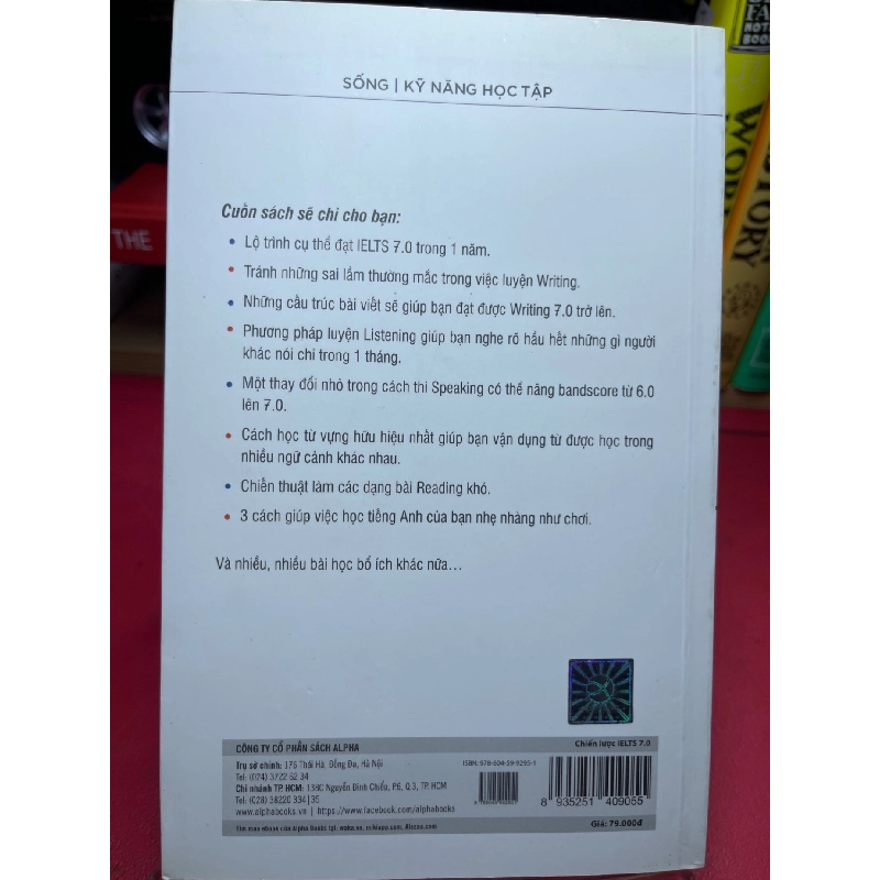 Chiến lược ielts 7.0 2018 mới 75% ố bẩn viền ố góc trên bìa Võ Trung Kiên HPB1905 SÁCH KỸ NĂNG 914388