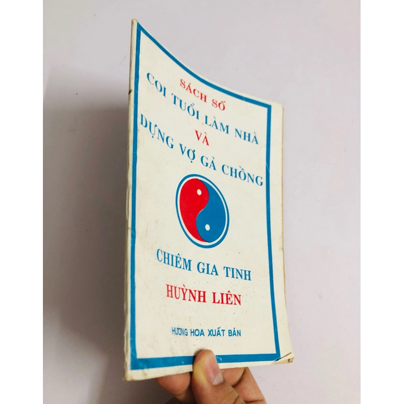 Sách số coi tuổi làm nhà và dựng vợ gả chồng  503480