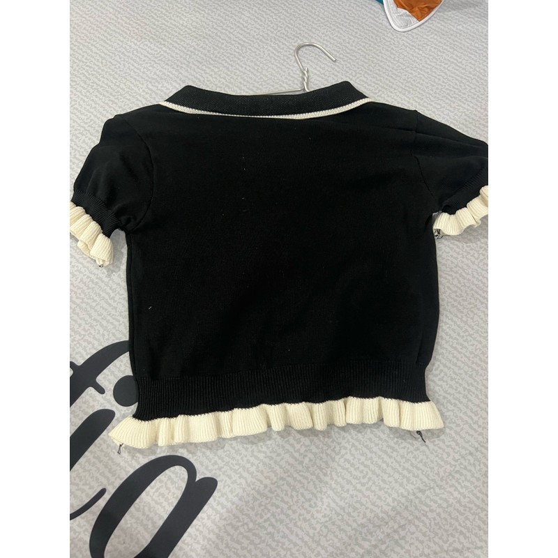 Áo Croptop size M màu đen, không thương hiệu, chưa sử dụng 141665