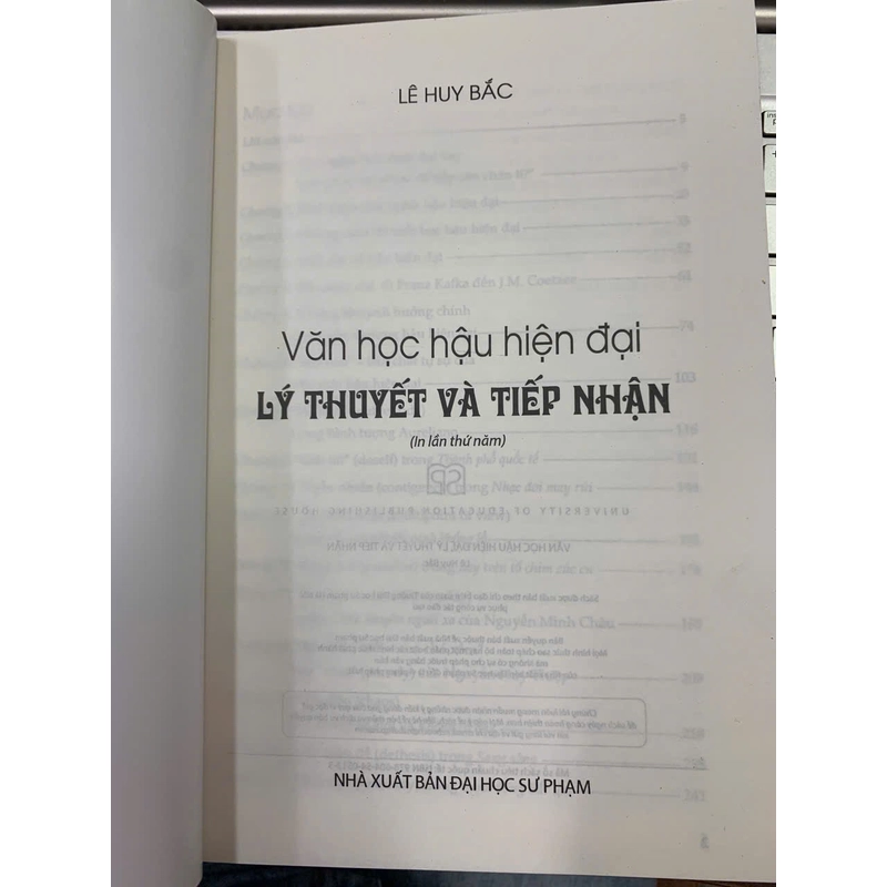VĂN HỌC HẬU HIỆN ĐẠI LÝ THUYẾT VÀ TIẾP NHẬN - LÊ HUY BẮC 493275