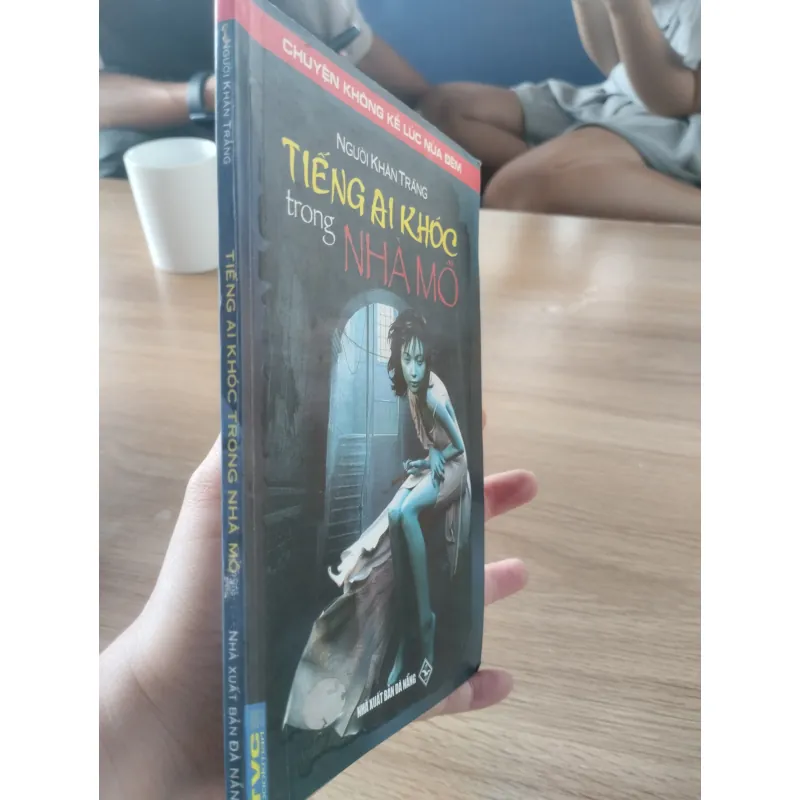 cuốn tiểu thuyết kinh dị Việt Nam "Tiếng ai khóc trong nhà mồ"  1032093