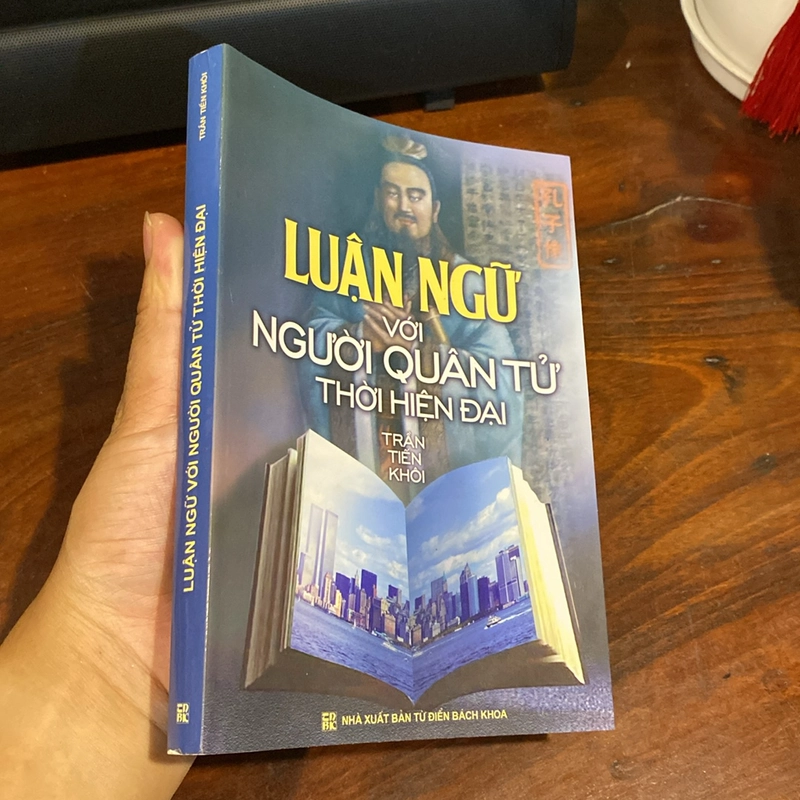 LUẬN NGỮ VỚI NGƯỜI QUÂN TỬ THỜI HIỆN ĐẠI, CÓ CHỮ HÁN, XUẤT BẢN NĂM 2008 471766