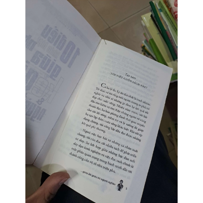 10 điều khác biệt nhất giữa kẻ giàu và người nghèo 2014 mới 80% ố bung vài trang đầu KỸ NĂNG HCM1809 919799
