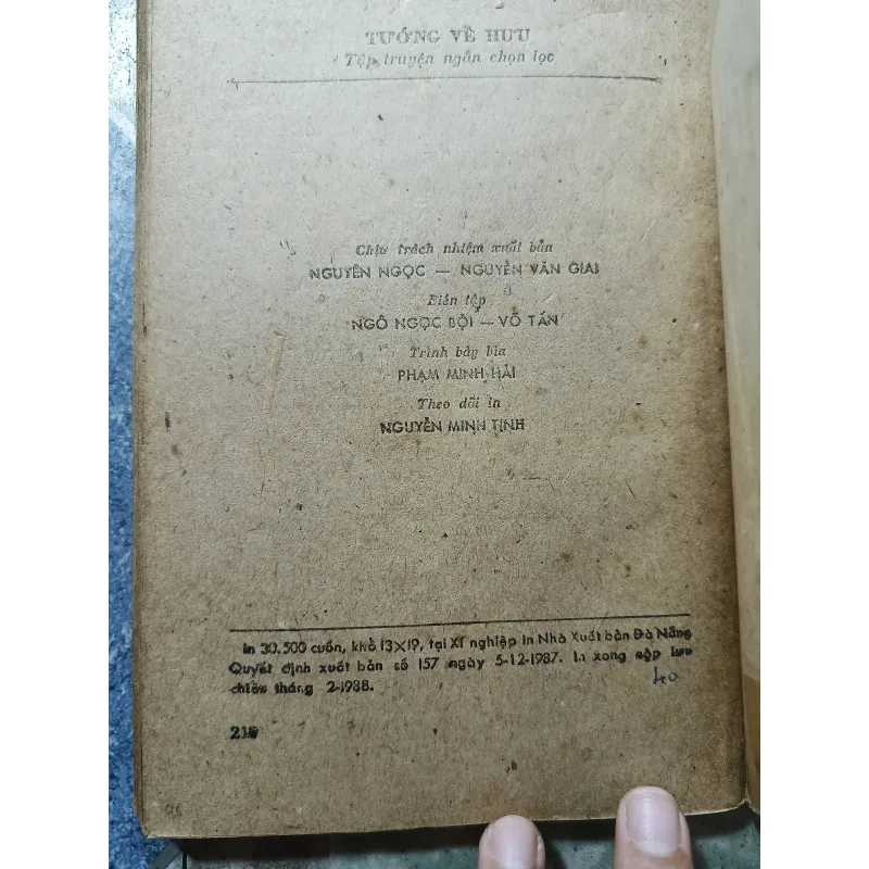 Truyện ngắn chọn lọc - Tướng về hưu 1000184