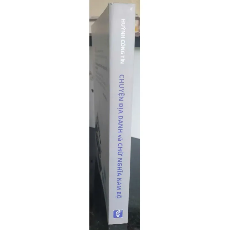 Sách Chuyện Địa Danh Và Chữ Nghĩa Nam Bộ - Huỳnh Công Tín mới 90% 674335