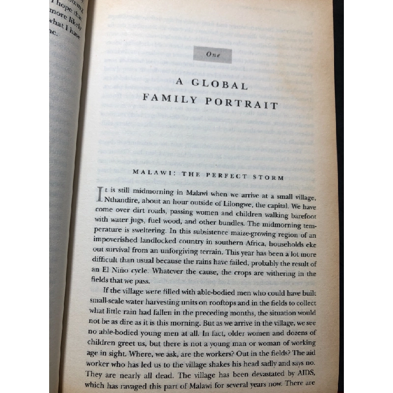 The end of poverty mới 80% ố vàng Jeffrey Sachs HPB1309 NGOẠI VĂN 458360