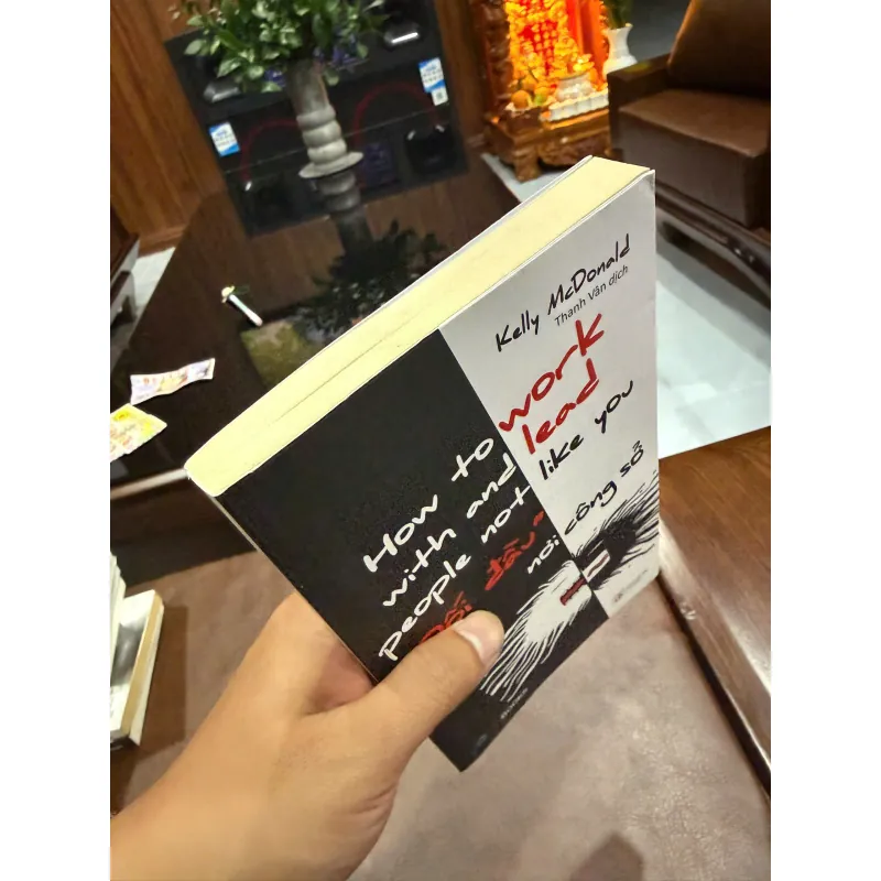 ĐỐI ĐẦU NƠI CÔNG SỞ – How to Work with and Lead People Not Like You – Kelly McDonald- K5 1033755