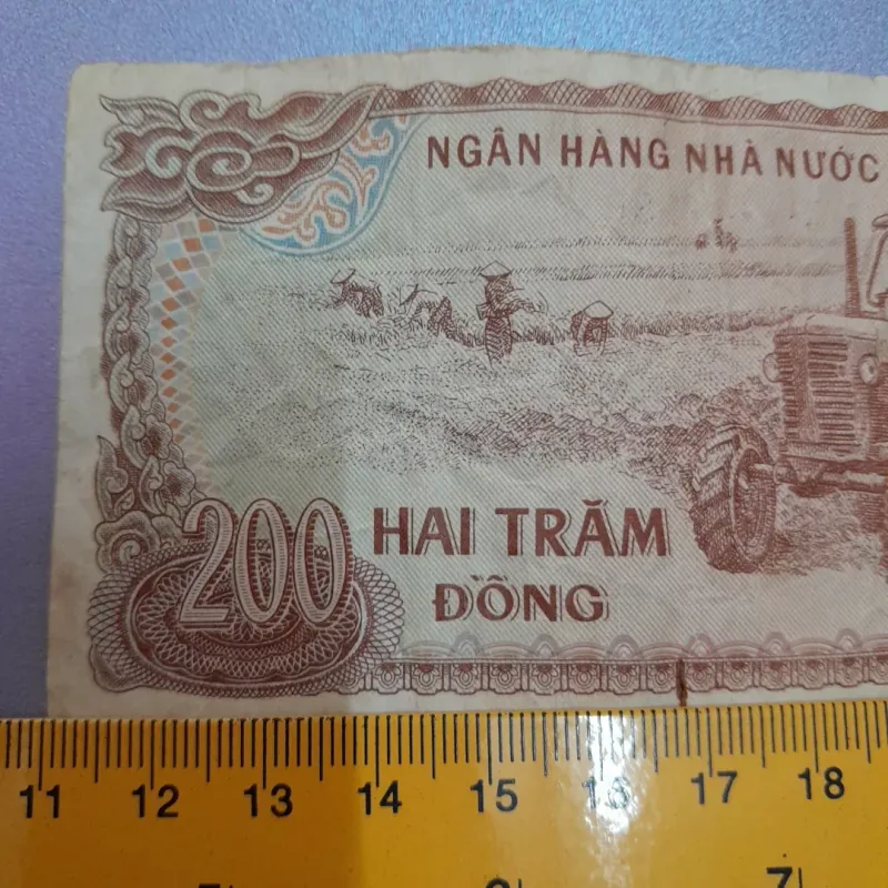 Tờ tiền 200 Đồng năm 1987. Ngân hàng Nhà Nước VN. Số series XN 8482996 748758