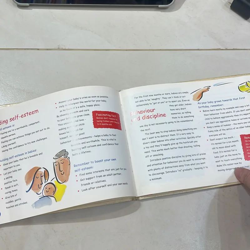 NGOẠI VĂN tiếng anh trẻ em : Baby’s First Year - nhật kí đầu đời của con - sách kinh điển 1027841