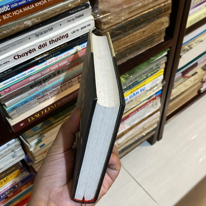 TUYỂN TẬP TRUYỆN NGẮN CÁC TÁC GIẢ ĐOẠT GIẢI NOBEL, BẢN BÌA CỨNG (XB 2004) 505579