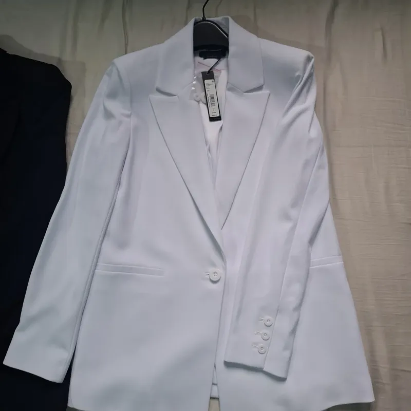 Áo khoác blazer cao cấp  2 màu đen , trắng size 2(42-54KG) 750557