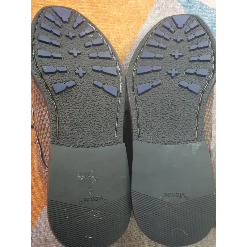 HN- Bán giầy mầu da rắn sz 40
 786314