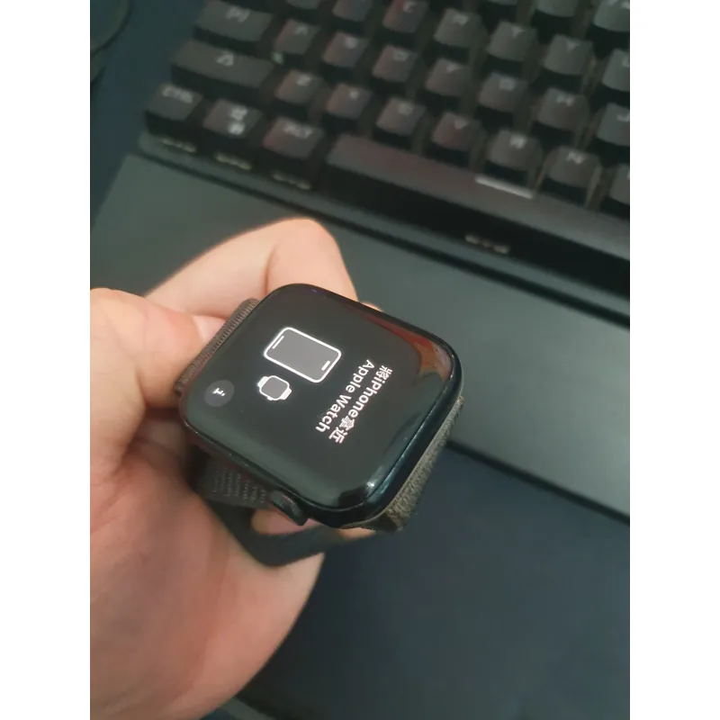 Thiết bị đeo smartwatch Apple Watch Series SE 2024 dây vải chính hãng màu xanh 696102