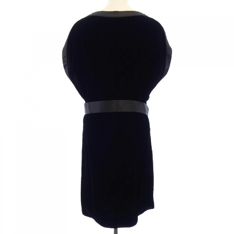 Đầm EMPORIO ARMANI - Hàng hiệu Authentic 813517