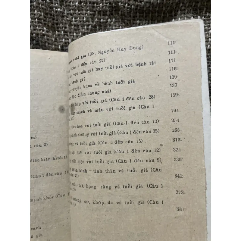 Y học và tuổi già - gần 400 trang ; dịch từ tiếng Nga  1010093