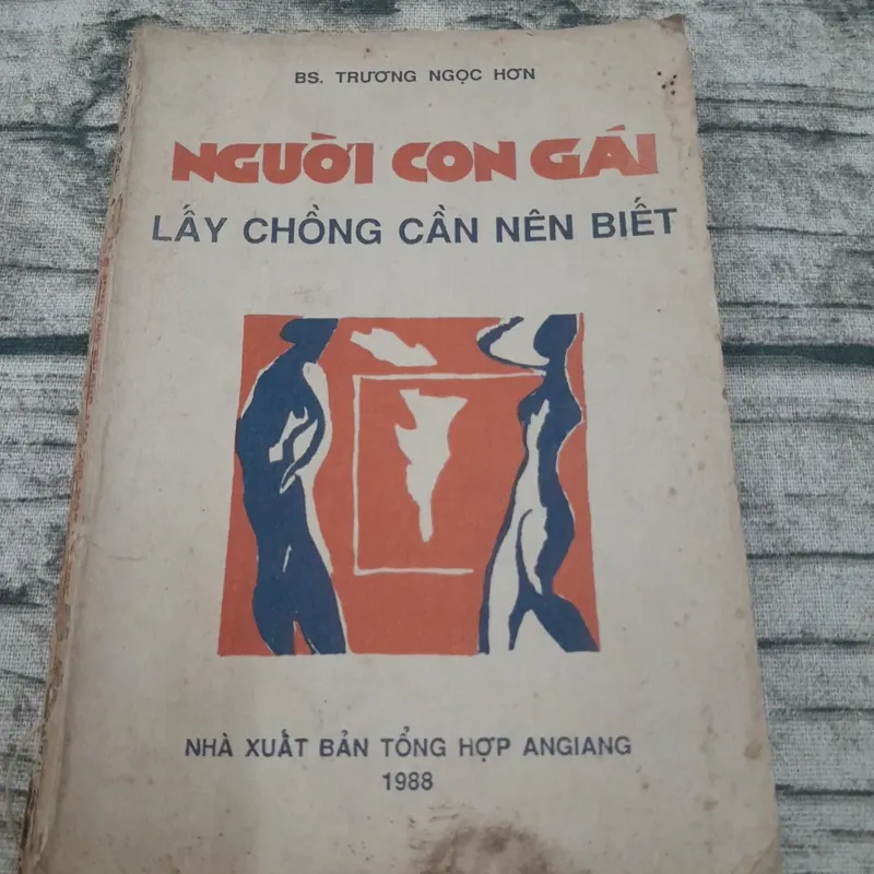 Người con gái lấy chồng cần nên biết. Bác sỹ Trương Ngọc Hơn. Xuất bản năm 1988 697972