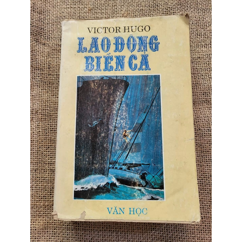 Lào động biển cả _ Victor Hugo 
550 trang; xb 1989
 313040