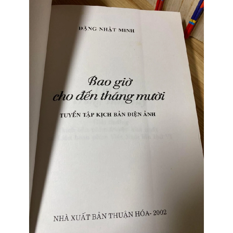 Bao giờ cho đến tháng mười (Tuyển tập kịch bản điện ảnh)- Đặng Nhật Minh -Phương Nam phát hành,NXB Thuận Hoá 2002 -Bìa mềm,khổ 13x19cm 463 trang- Sách lưu kho chưa qua sử dụng 469950