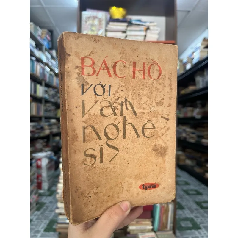 Bác Hồ với văn nghệ sĩ 568392