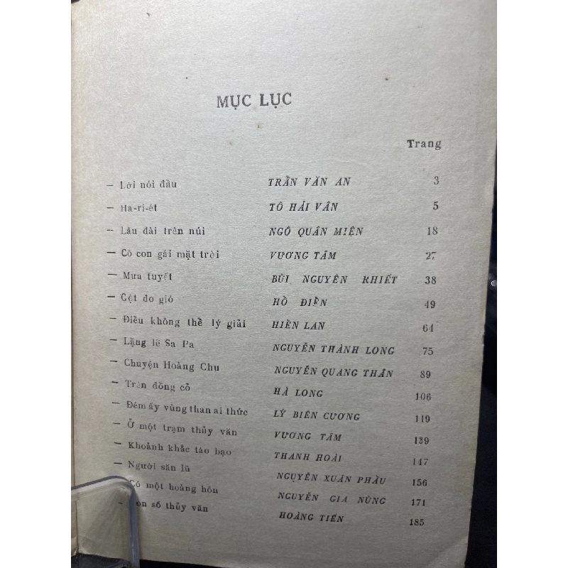 Vùng sóng gió 1985 mới 60% ố vàng Nhiều tác giả HPB0906 SÁCH VĂN HỌC 915123