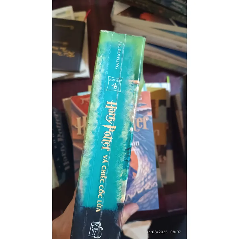 Harry Potter và Chiếc Cốc Lửa số La Tinh 4 nhũ bạc 493127